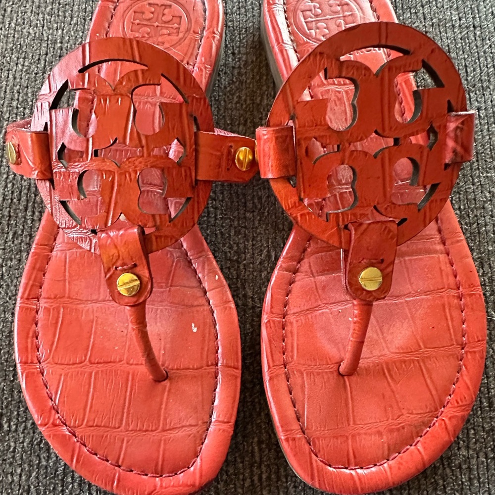 Tory Burch Miller Coral-Red Logo Thong Sandals Size 5.5 - Picture 2 of 12
